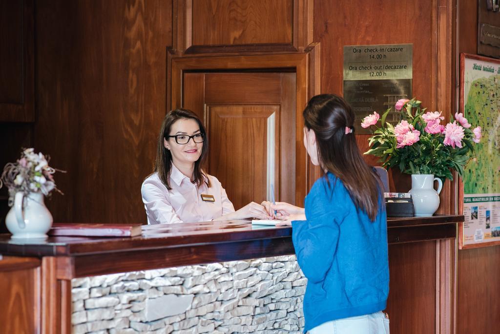 La Conac In Bucovina Gura Humorului Ngoại thất bức ảnh